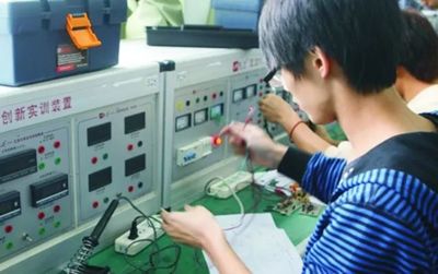 東寶區(qū)職教中心2018年招生簡章 聚焦電子產(chǎn)品技術(shù)開發(fā)與銷售，開啟職業(yè)新未來